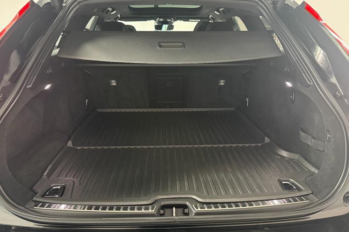 Sort Volvo V90 fra 2023