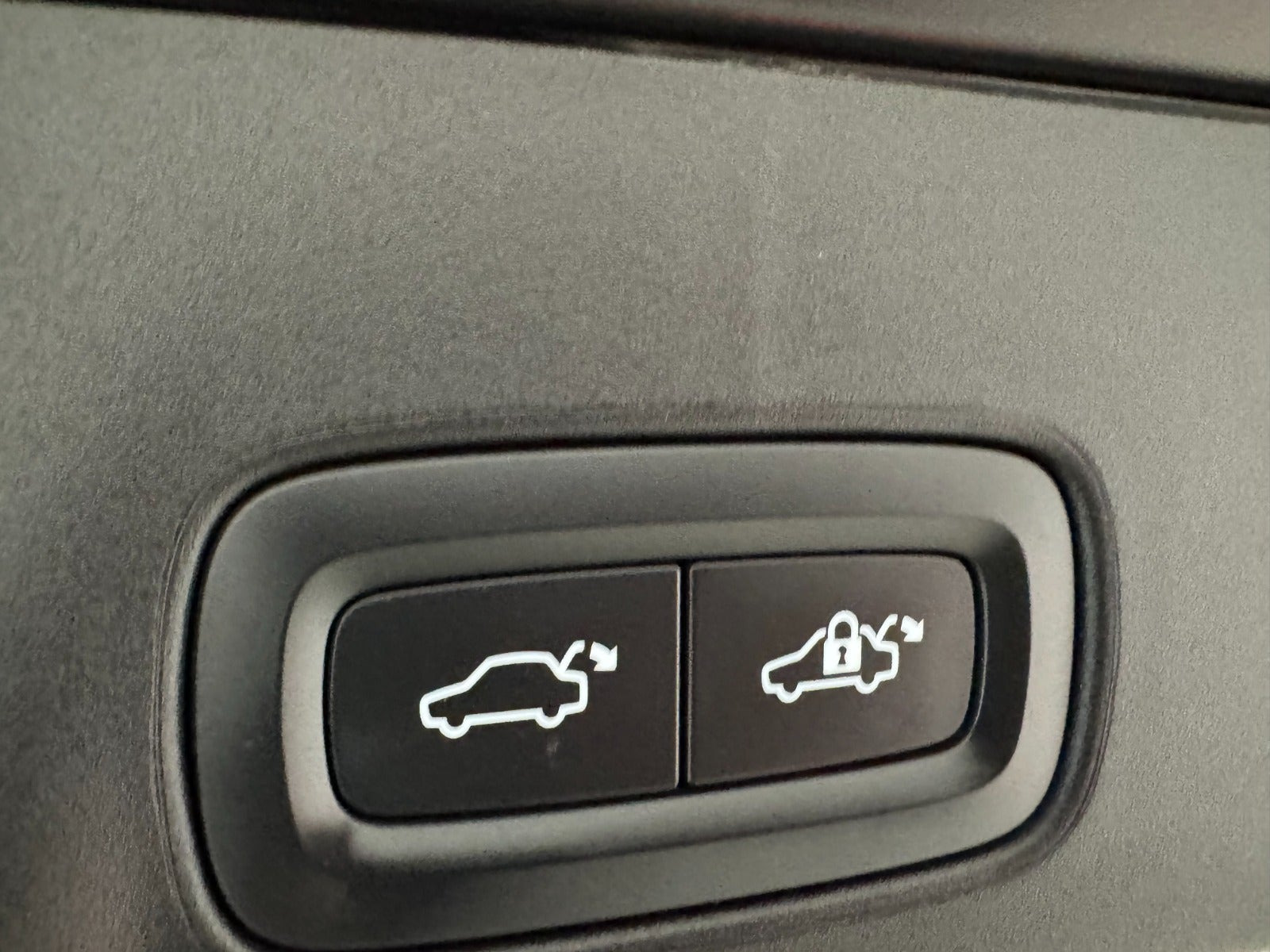 Sort Volvo V90 fra 2023