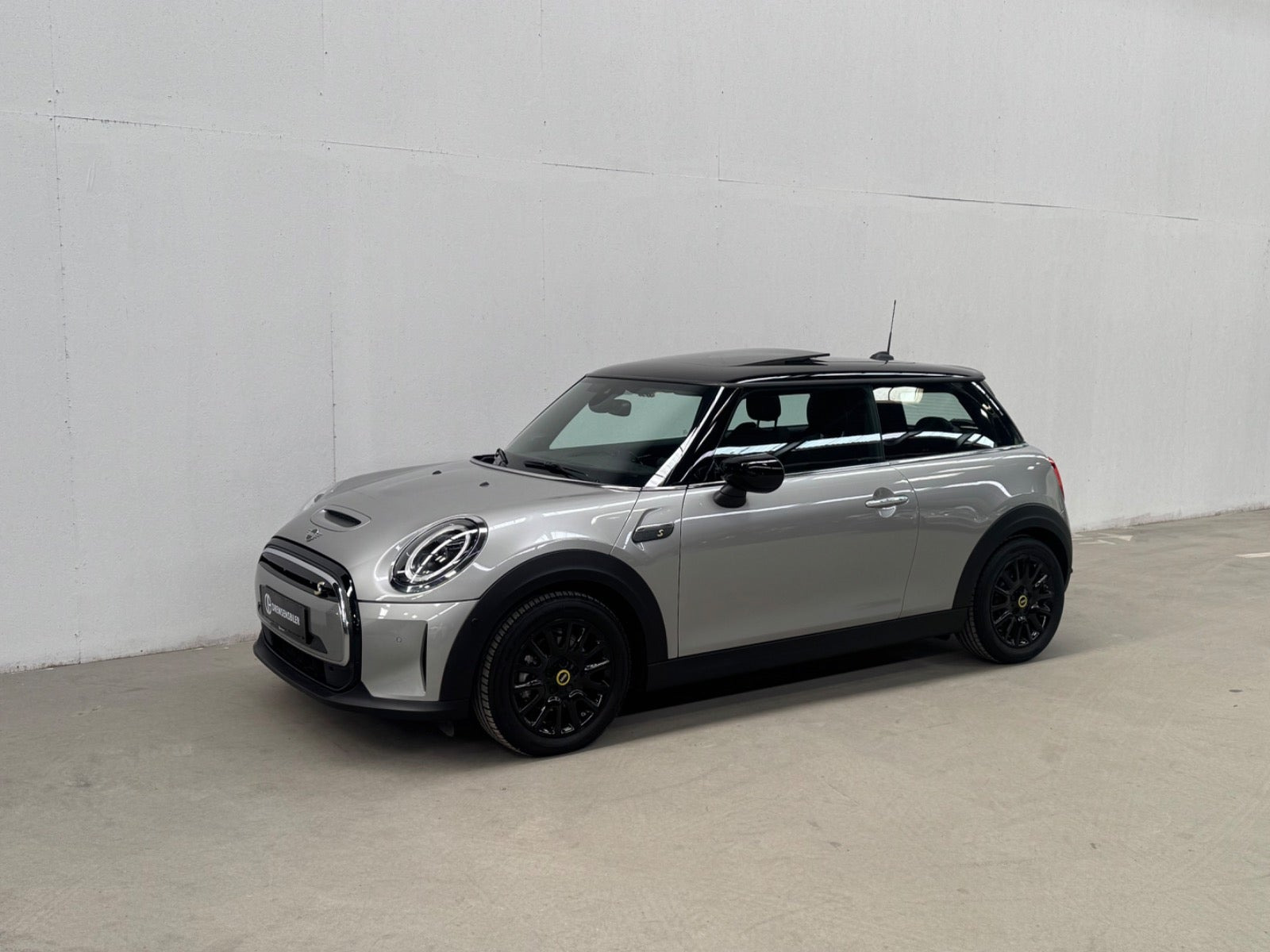 Sølv Mini Cooper SE fra 2023