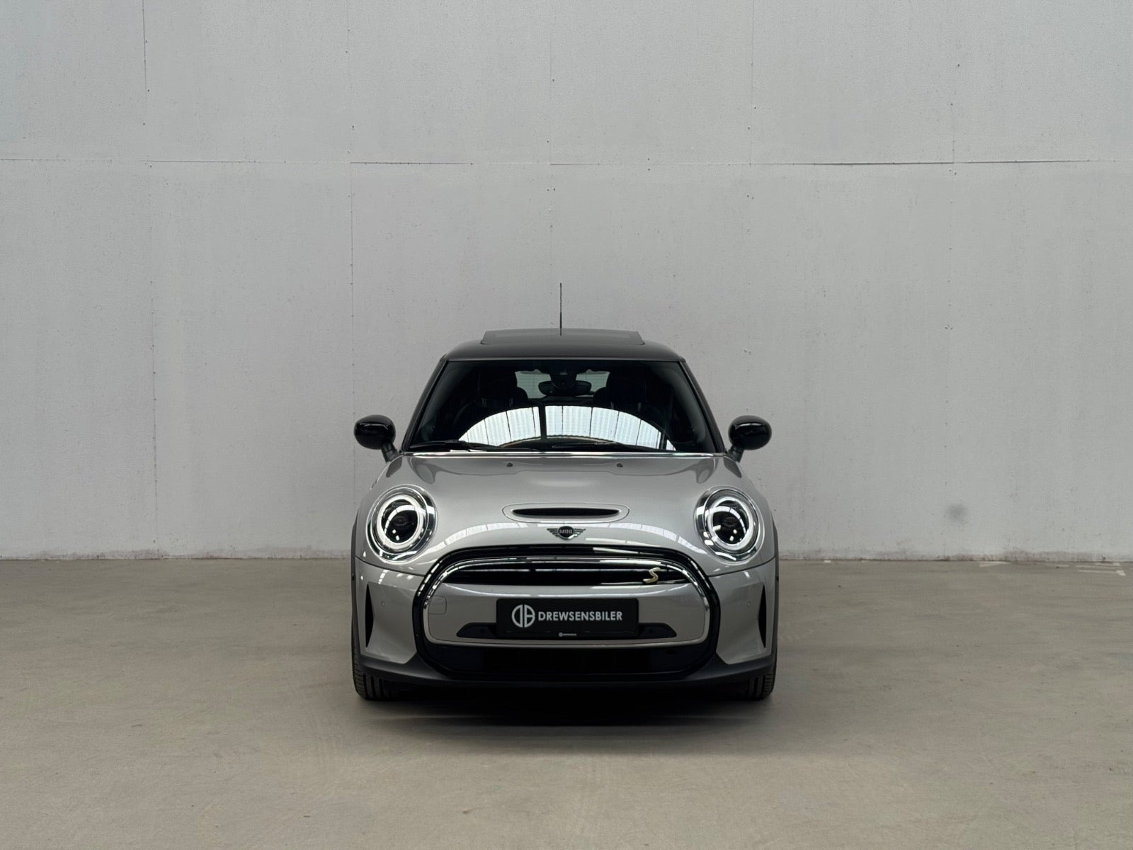 Sølv Mini Cooper SE fra 2023
