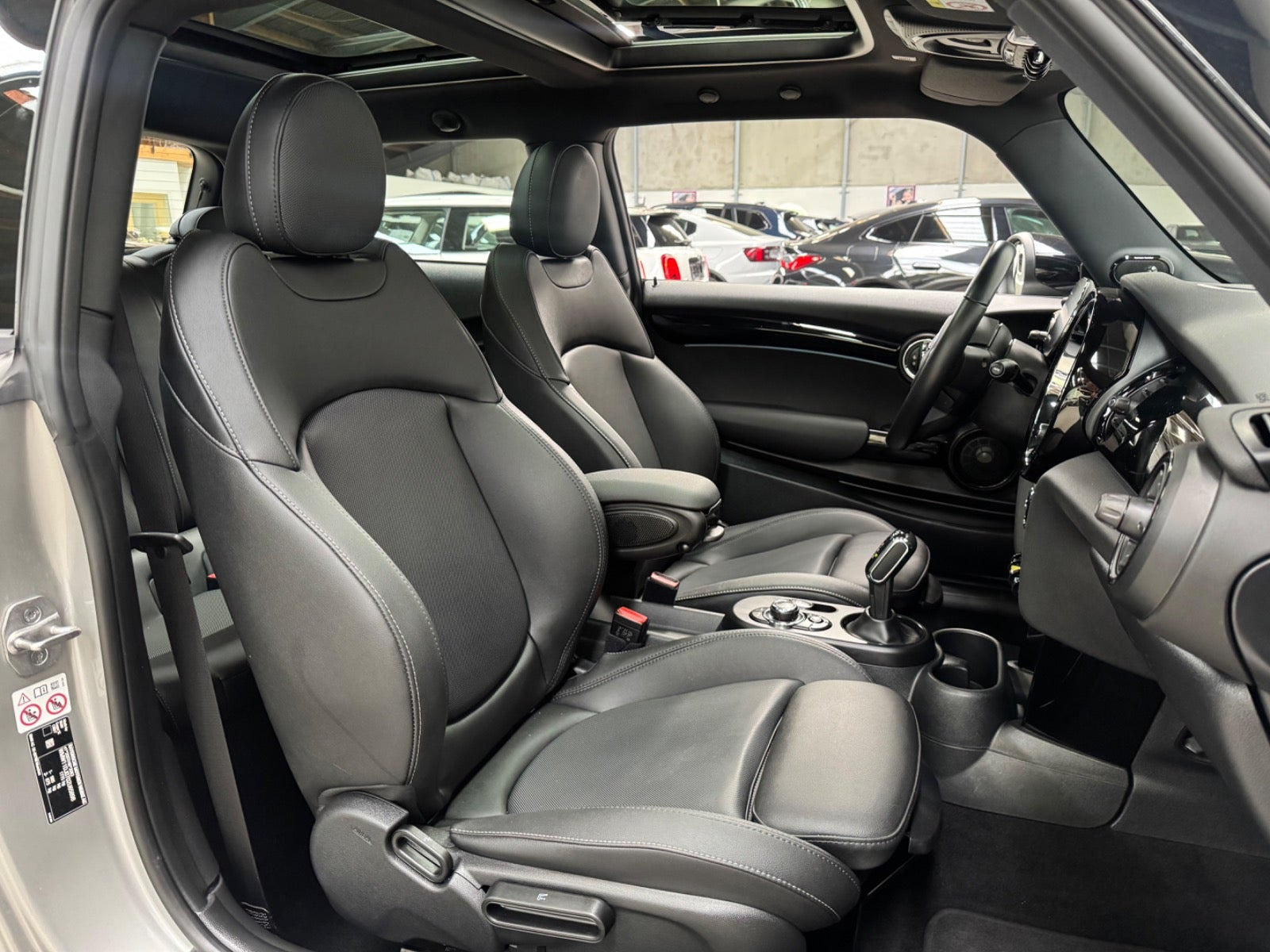 Sølv Mini Cooper SE fra 2023