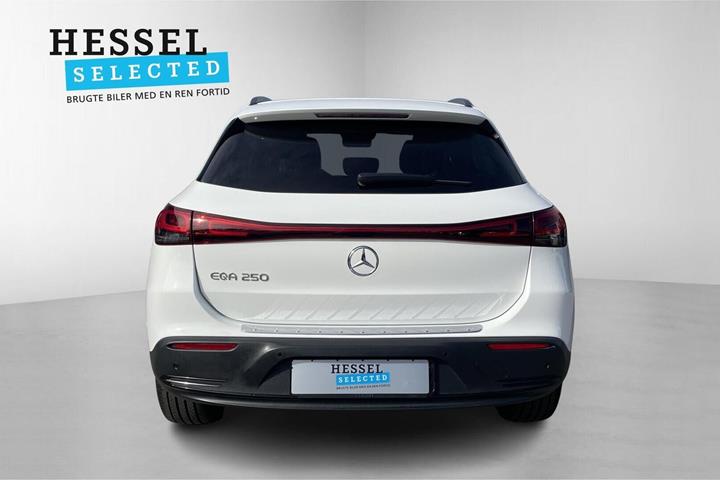Hvid Mercedes EQA250 fra 2023