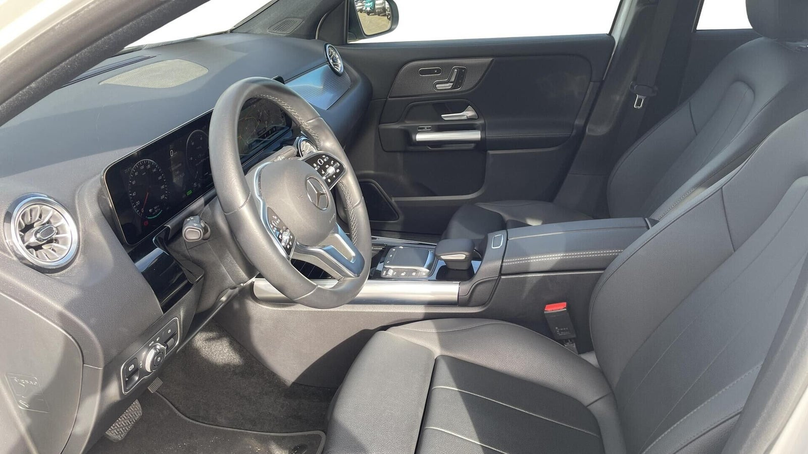 Hvid Mercedes EQA250 fra 2023
