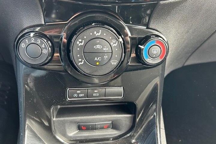 Hvid Ford Fiesta fra 2017