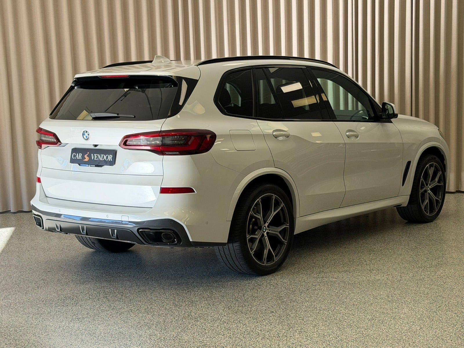 Hvid BMW X5 fra 2021