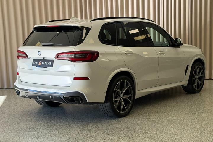 Hvid BMW X5 fra 2021
