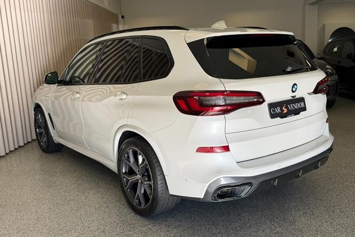 Hvid BMW X5 fra 2021