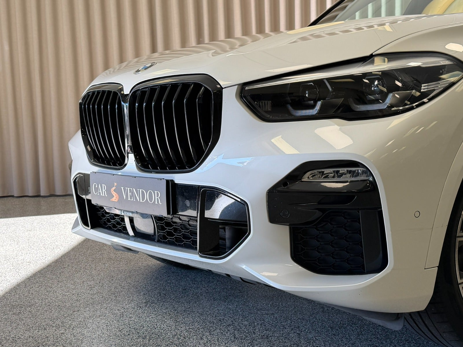 Hvid BMW X5 fra 2021