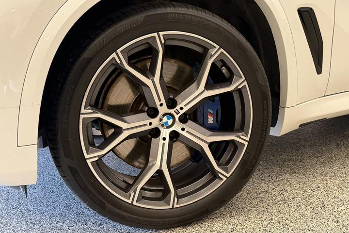 Hvid BMW X5 fra 2021
