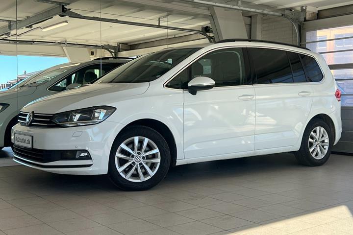 Hvid VW Touran fra 2018