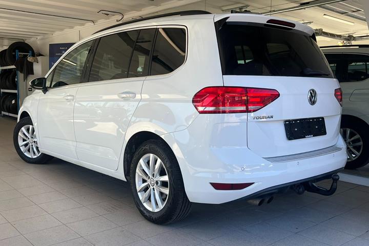Hvid VW Touran fra 2018