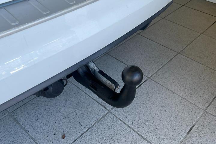 Hvid VW Touran fra 2018