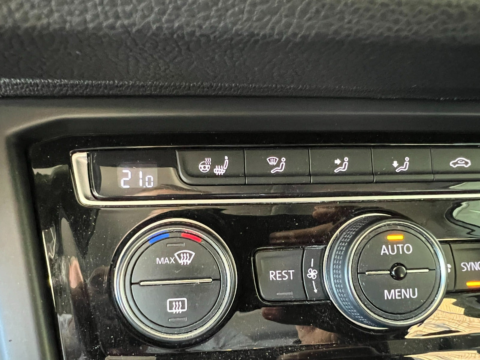 Hvid VW Touran fra 2018