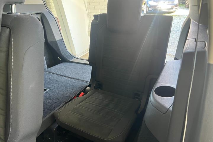 Hvid VW Touran fra 2018