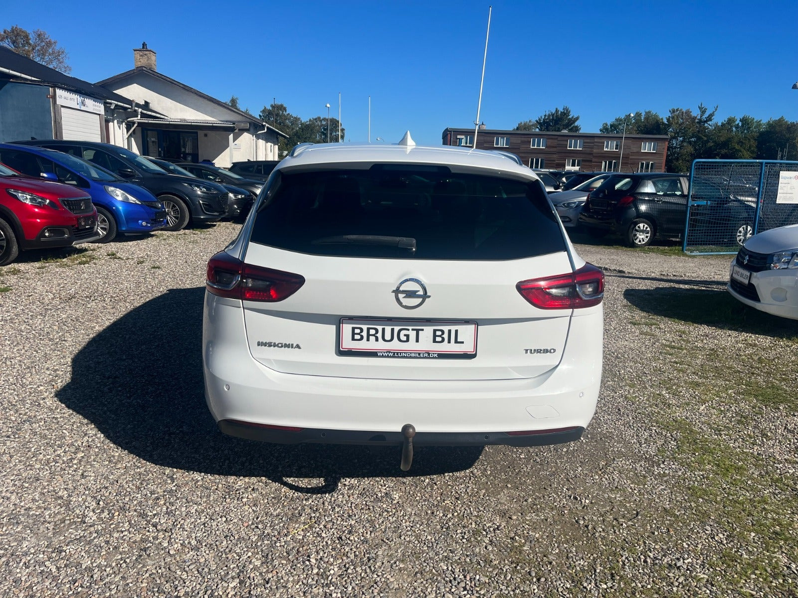 Hvid Opel Insignia fra 2018