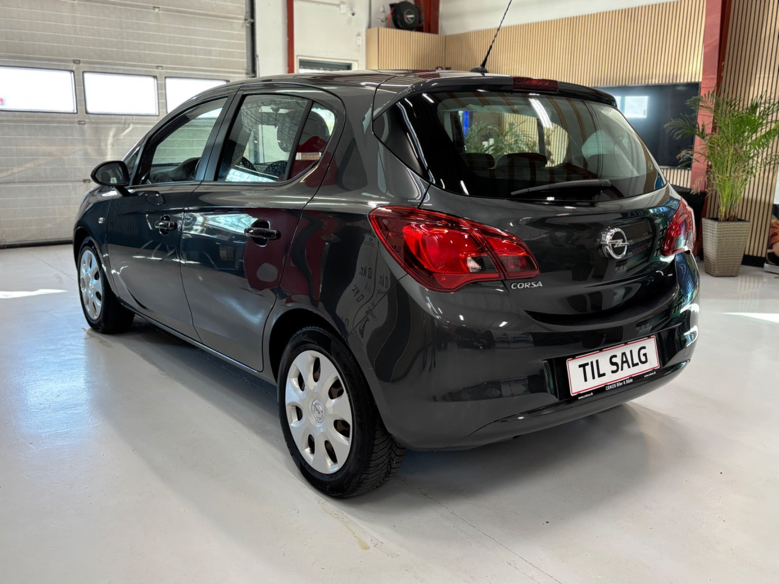 Grå Opel Corsa fra 2018