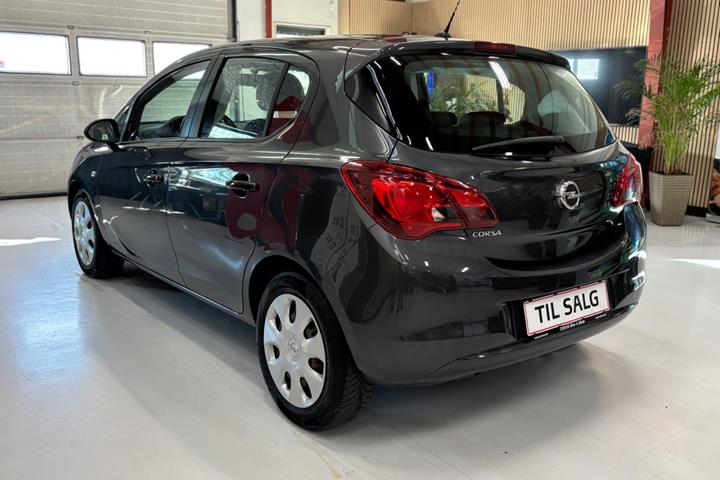 Grå Opel Corsa fra 2018