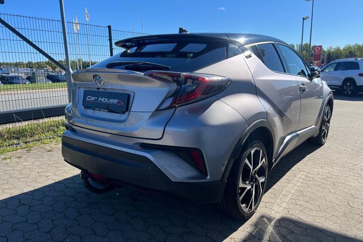 Grå Toyota C-HR fra 2016