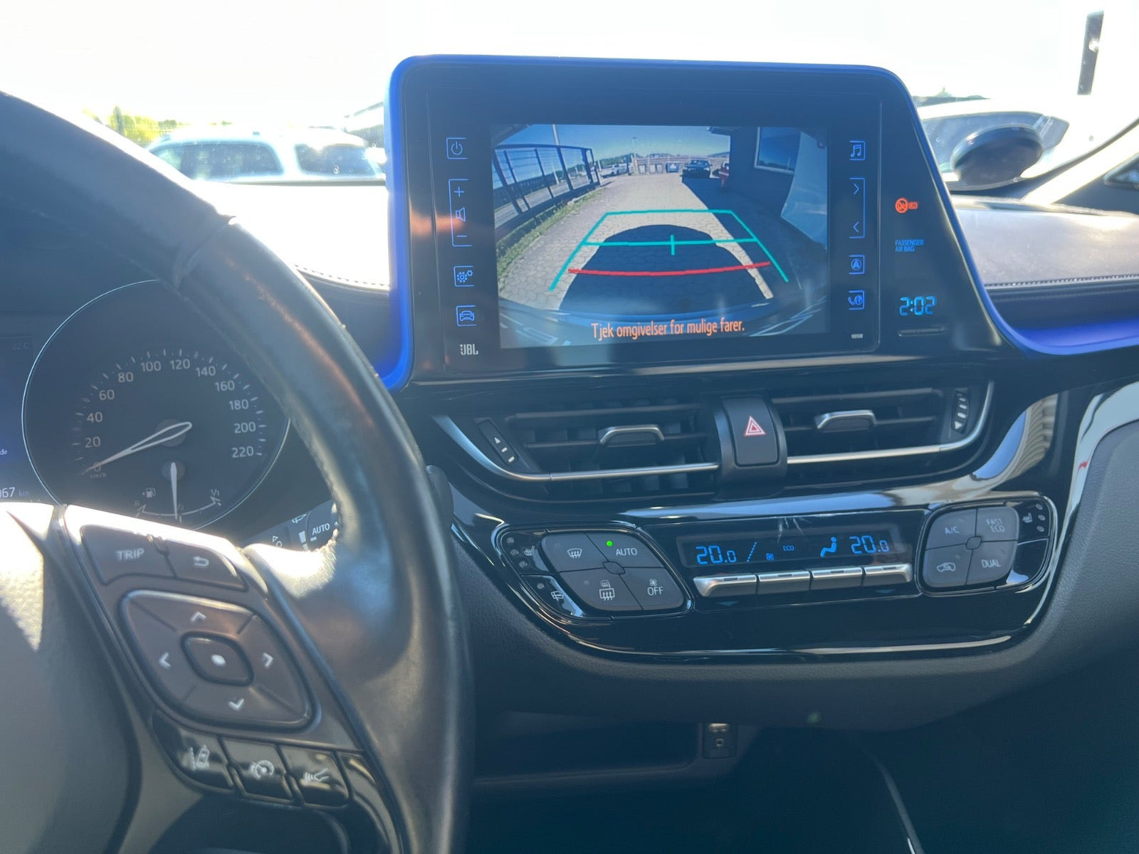 Grå Toyota C-HR fra 2016