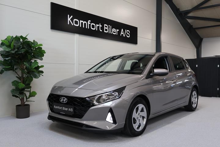 Sølv Hyundai i20 fra 2022