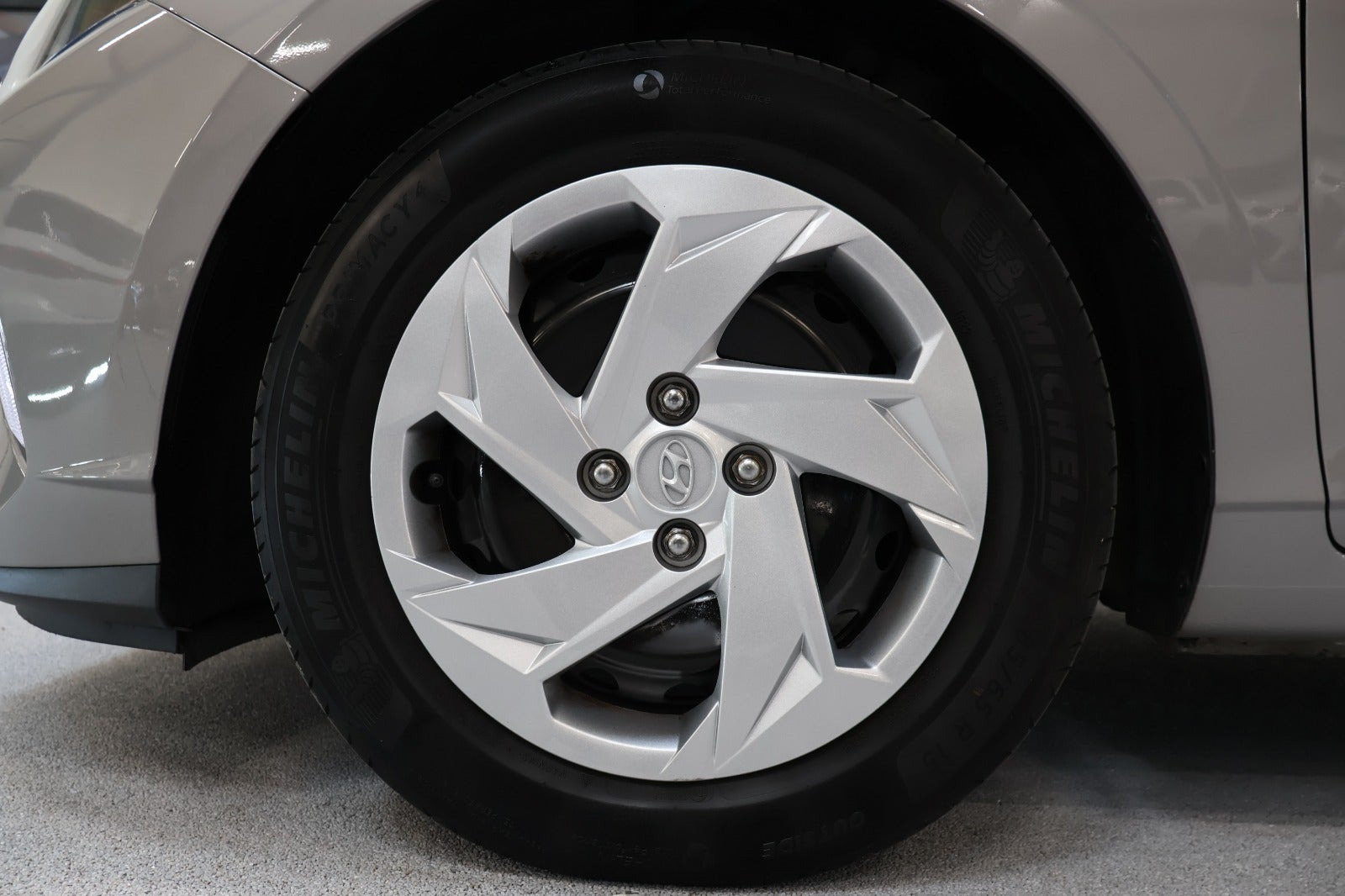 Sølv Hyundai i20 fra 2022