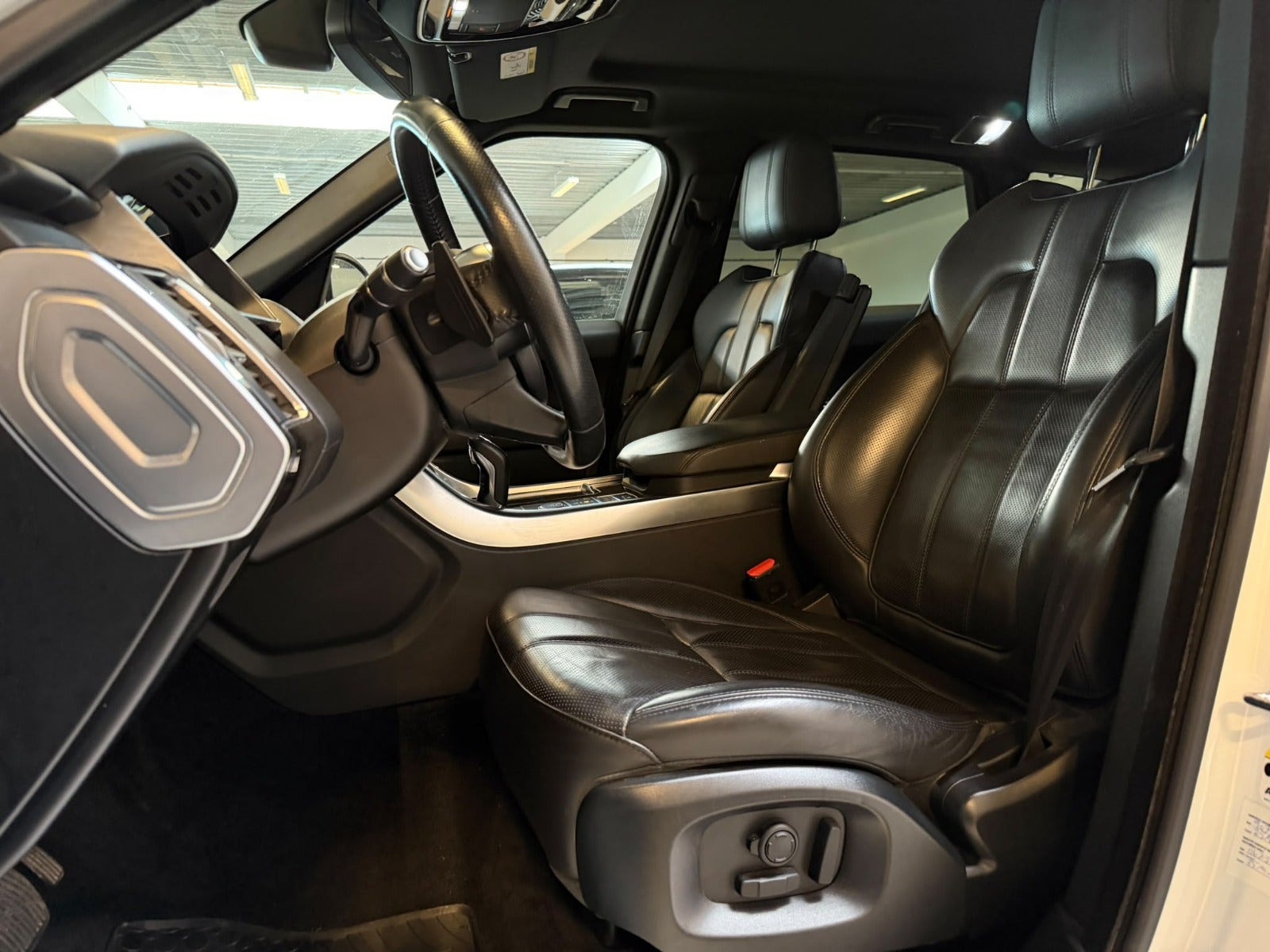 Hvid Land Rover Range Rover sport fra 2017