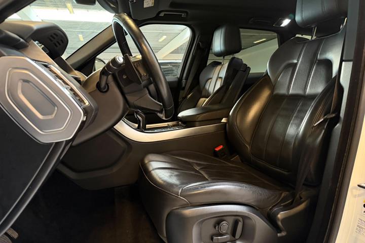 Hvid Land Rover Range Rover sport fra 2017