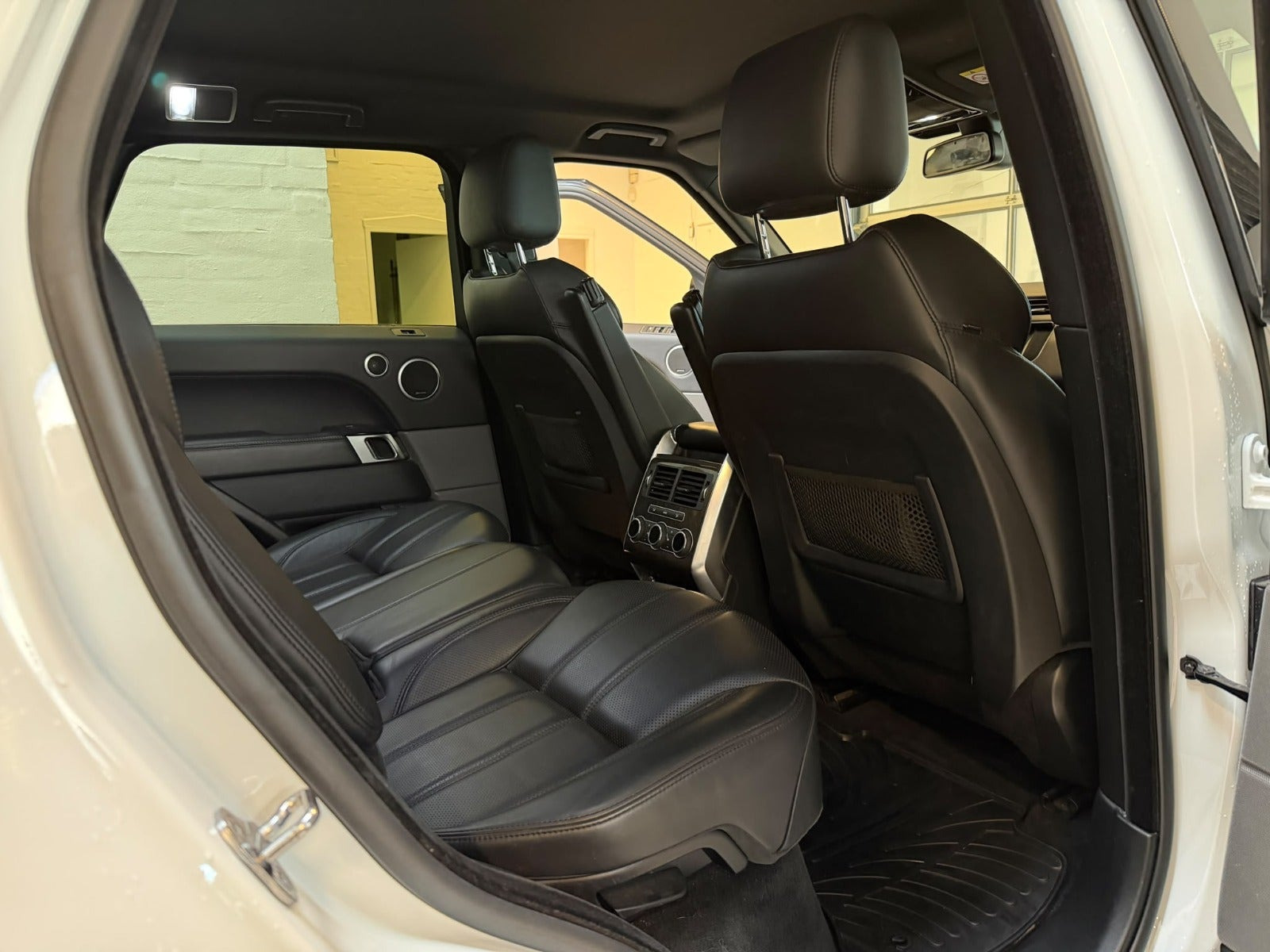Hvid Land Rover Range Rover sport fra 2017