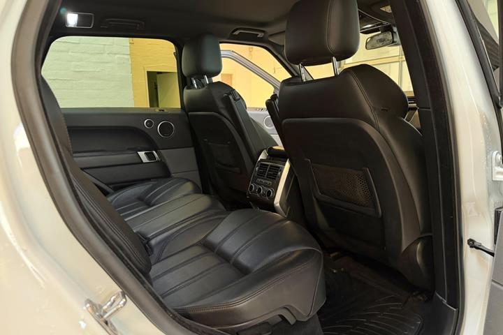Hvid Land Rover Range Rover sport fra 2017