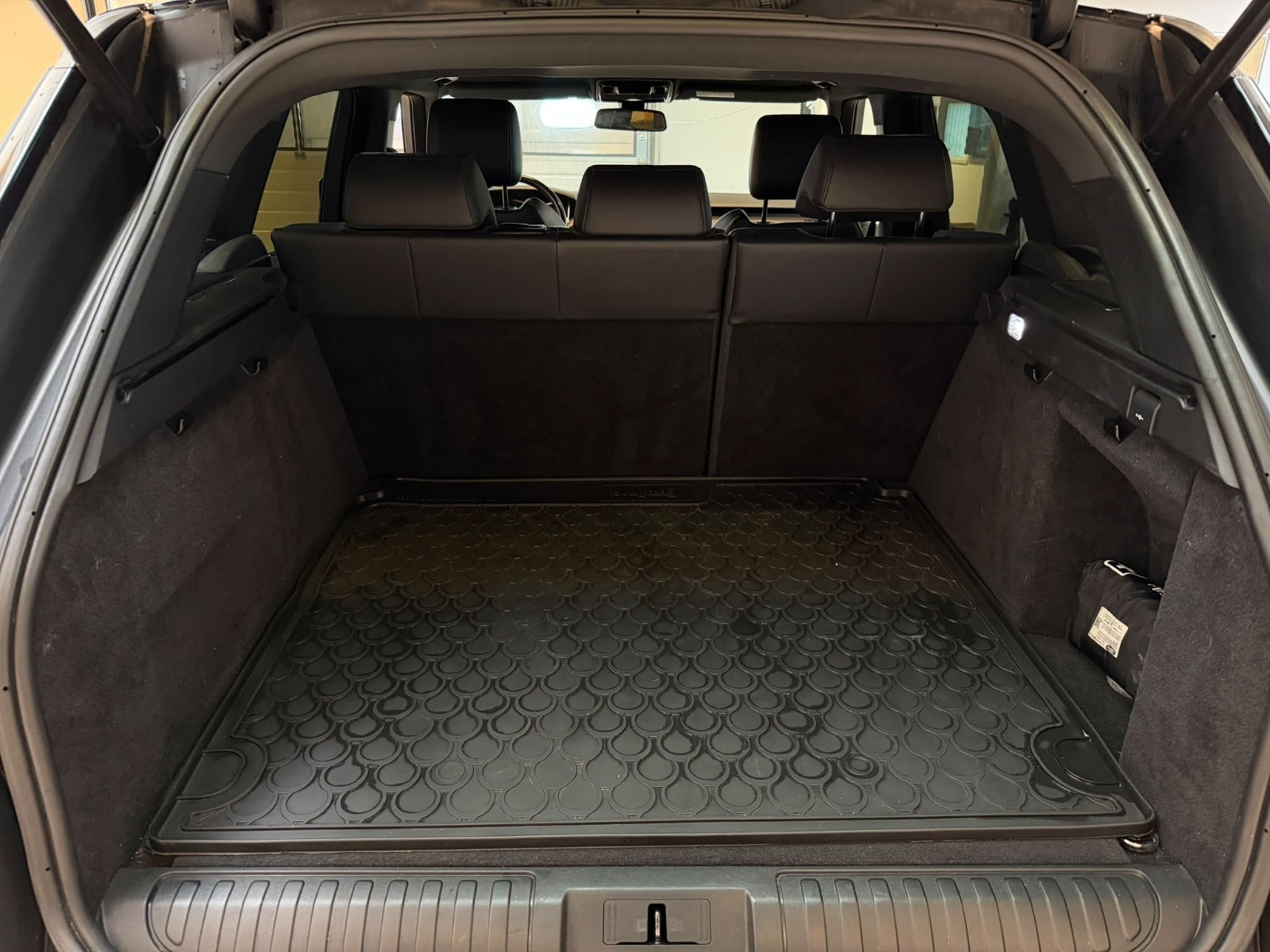 Hvid Land Rover Range Rover sport fra 2017
