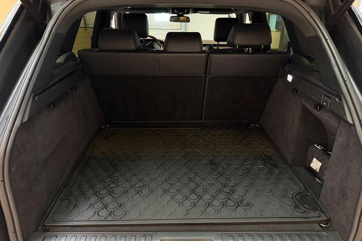 Hvid Land Rover Range Rover sport fra 2017