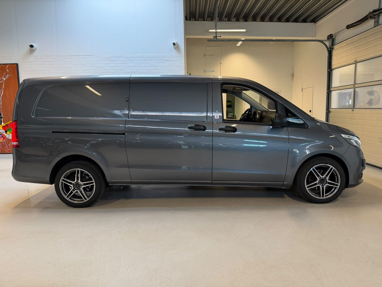 Grå Mercedes Vito 116 fra 2022