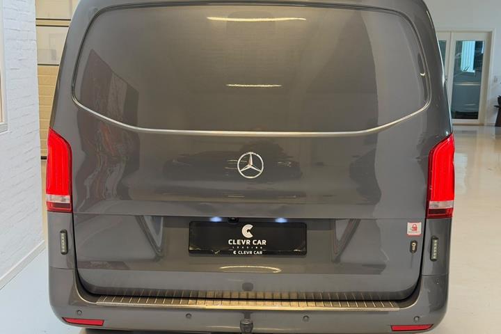 Grå Mercedes Vito 116 fra 2022