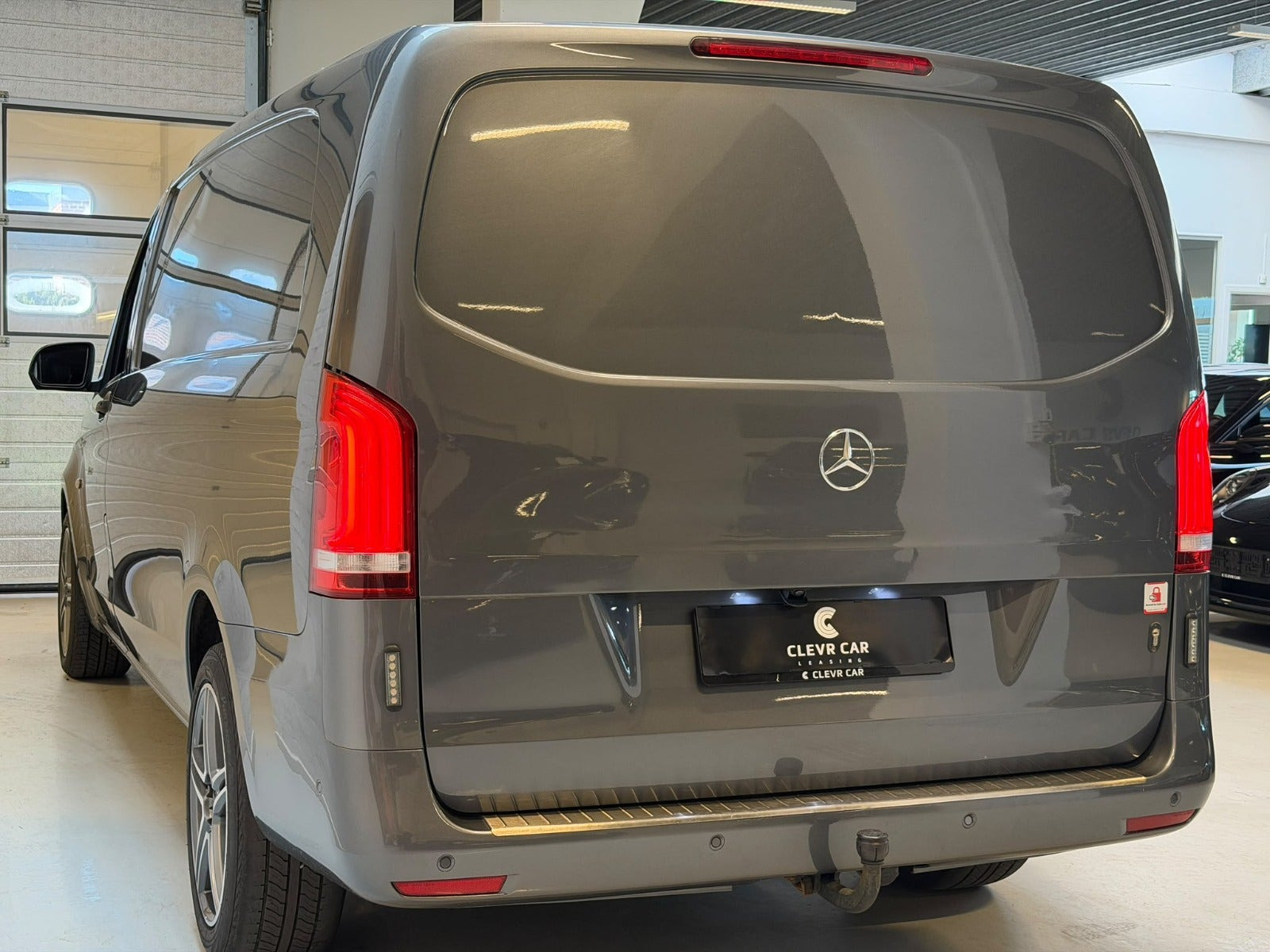 Grå Mercedes Vito 116 fra 2022