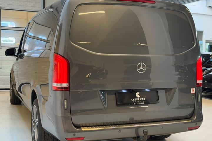 Grå Mercedes Vito 116 fra 2022