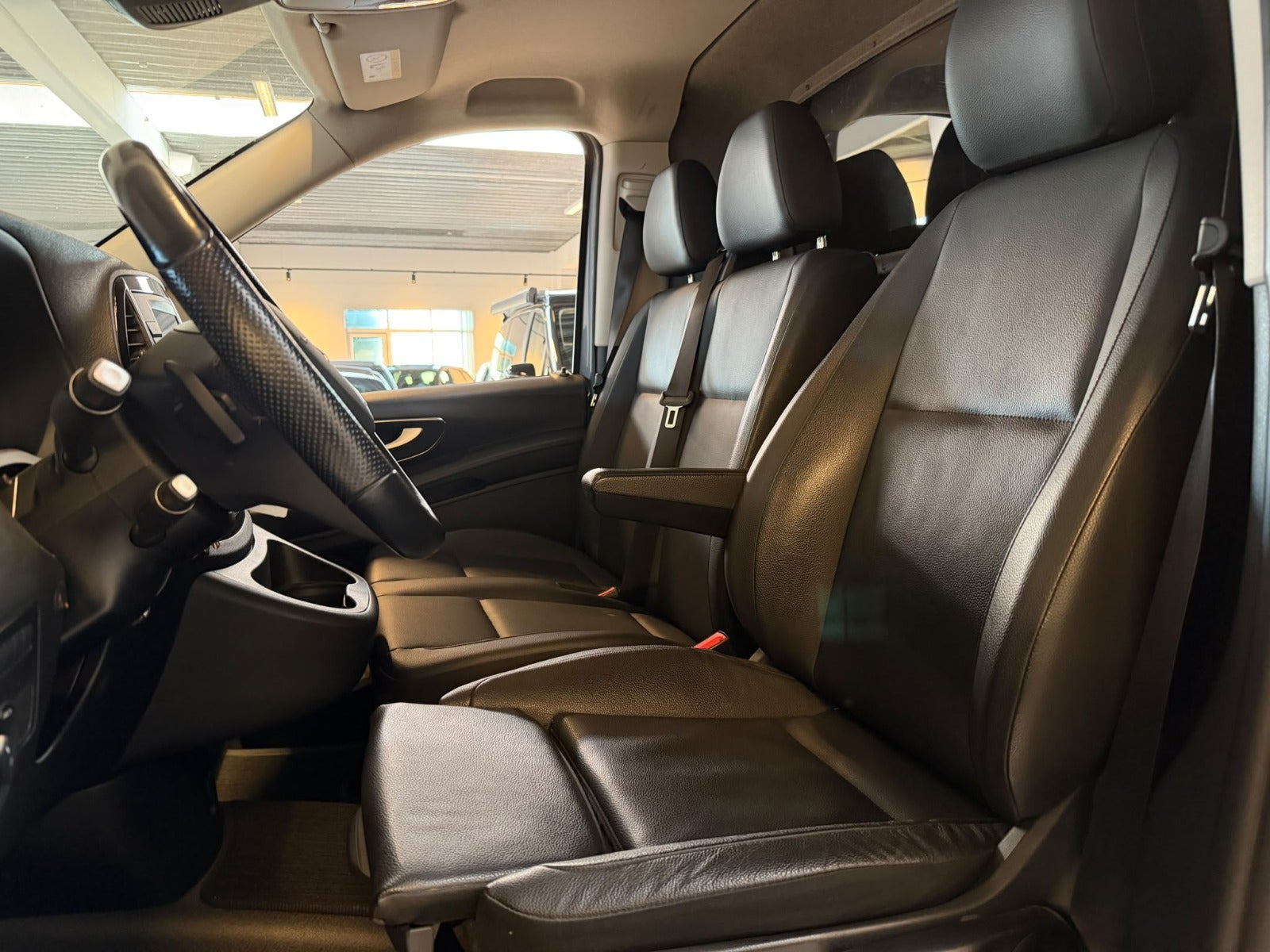 Grå Mercedes Vito 116 fra 2022