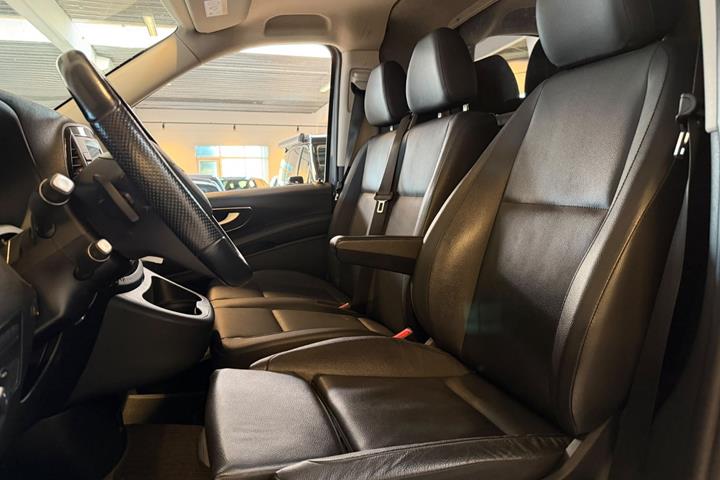 Grå Mercedes Vito 116 fra 2022