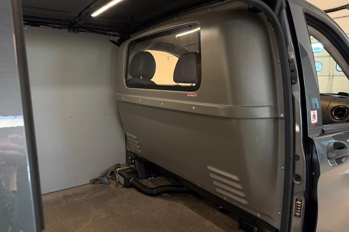Grå Mercedes Vito 116 fra 2022