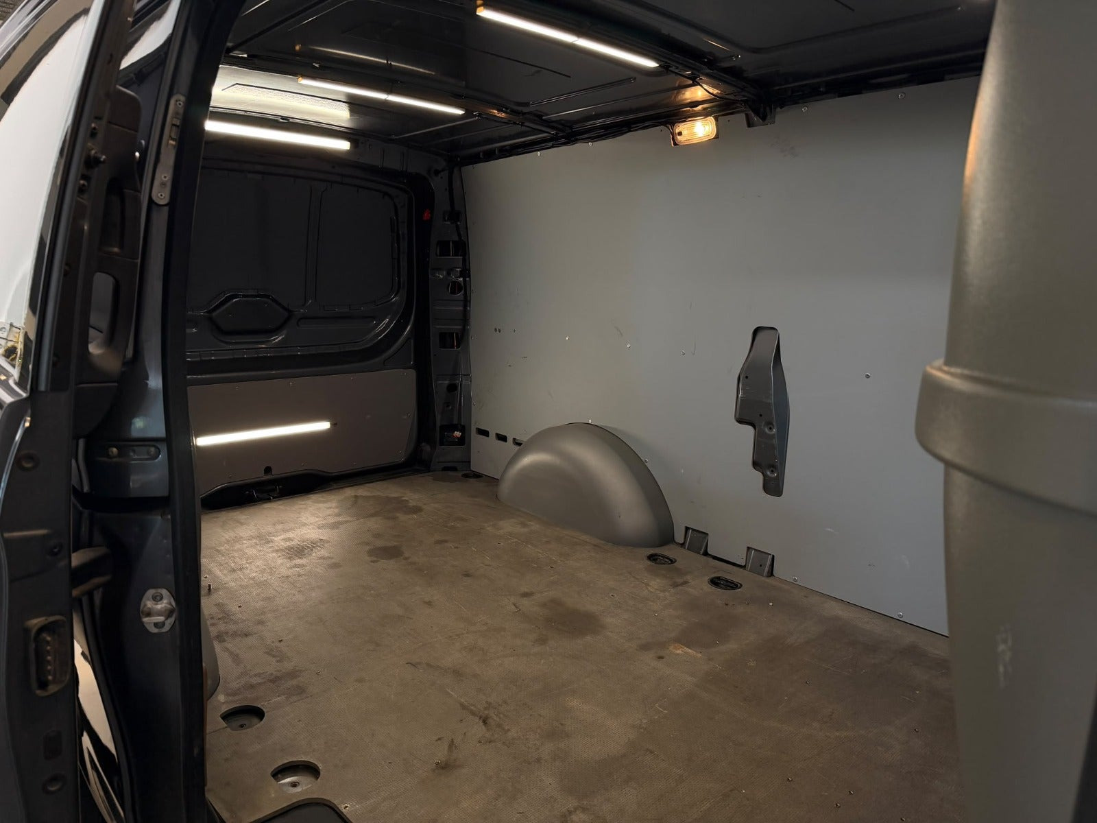 Grå Mercedes Vito 116 fra 2022
