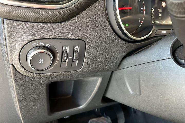Grå Opel Crossland X fra 2018