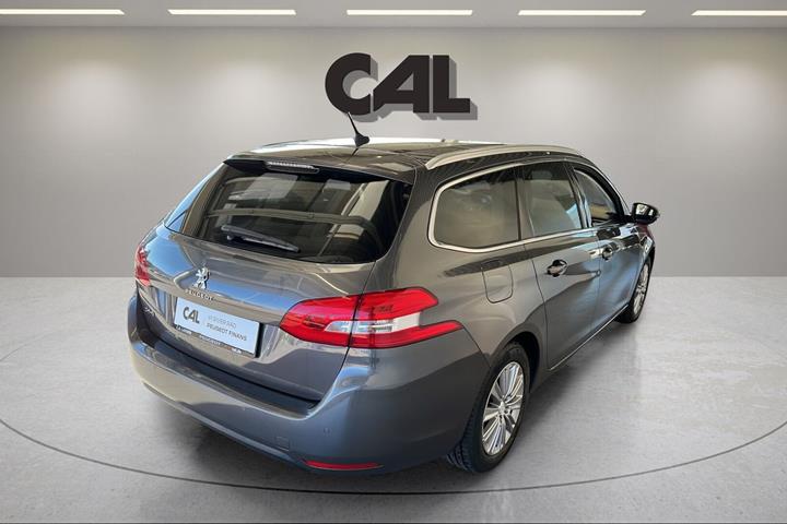 Sølv Peugeot 308 fra 2020