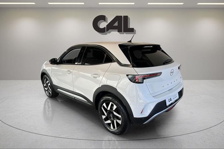 Hvid Opel Mokka-e fra 2024