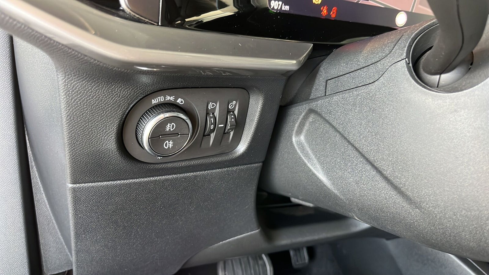 Hvid Opel Mokka-e fra 2024