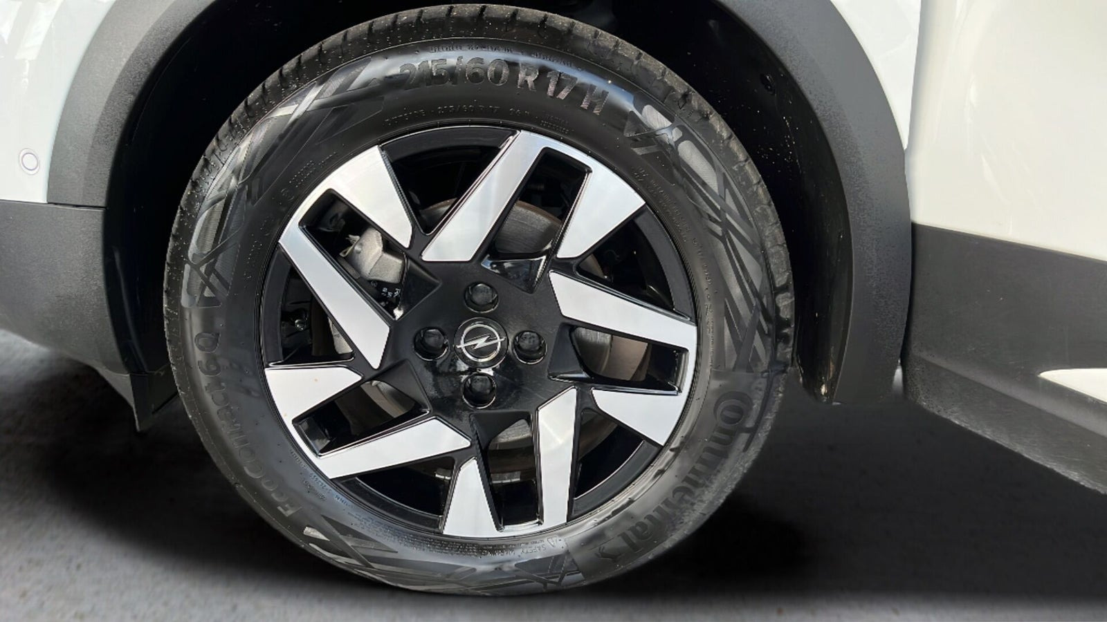 Hvid Opel Mokka-e fra 2024