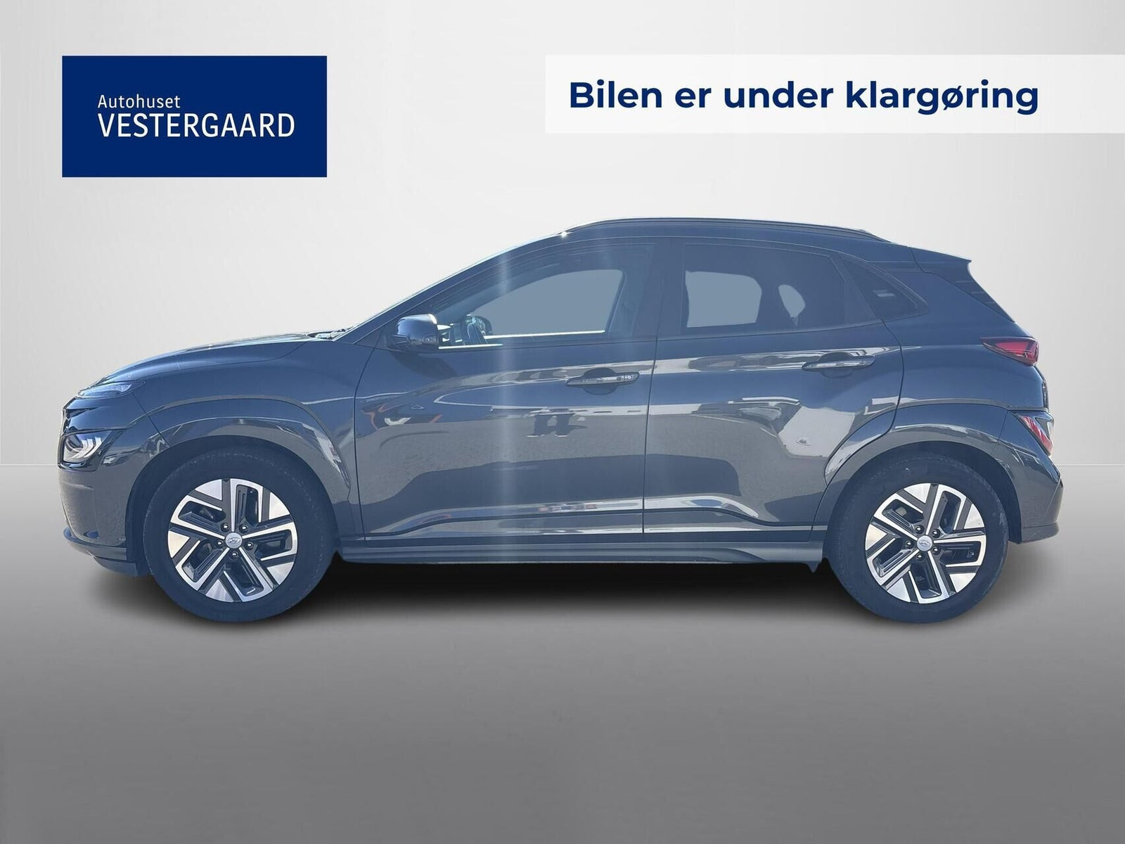 Grå Hyundai Kona fra 2023