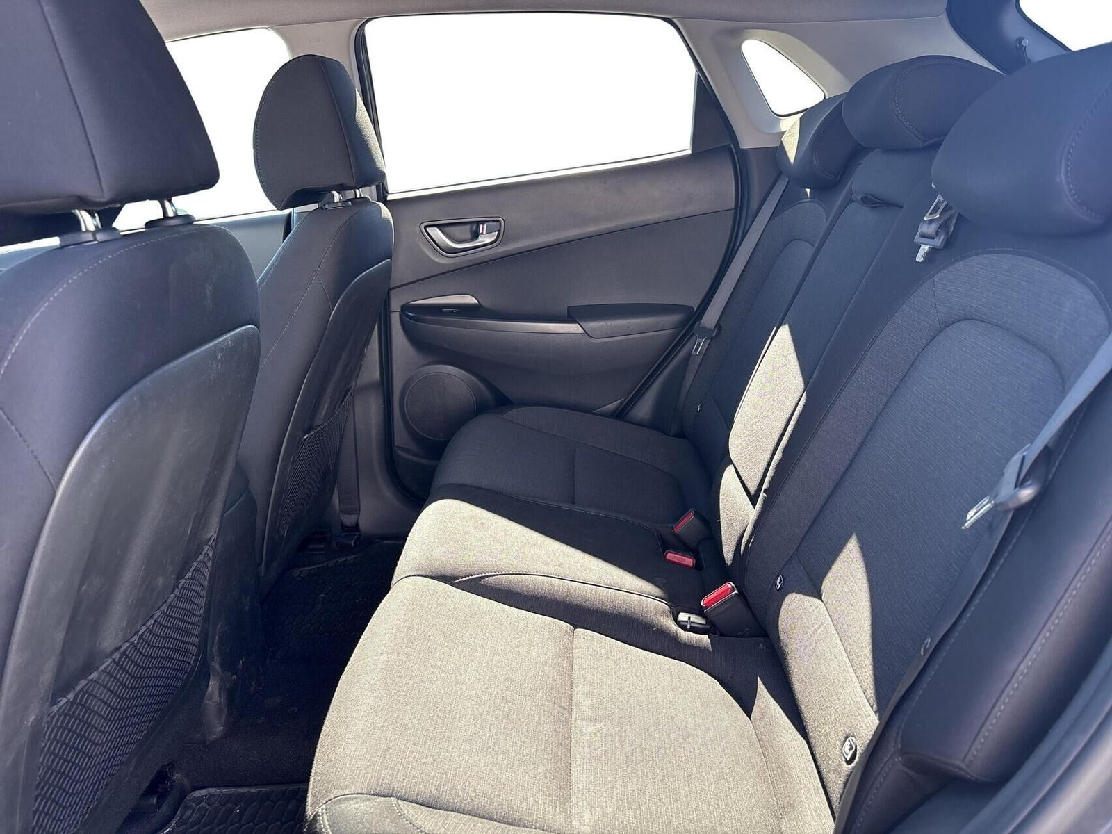 Grå Hyundai Kona fra 2023