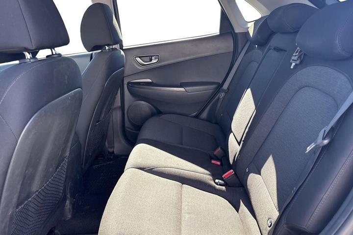 Grå Hyundai Kona fra 2023