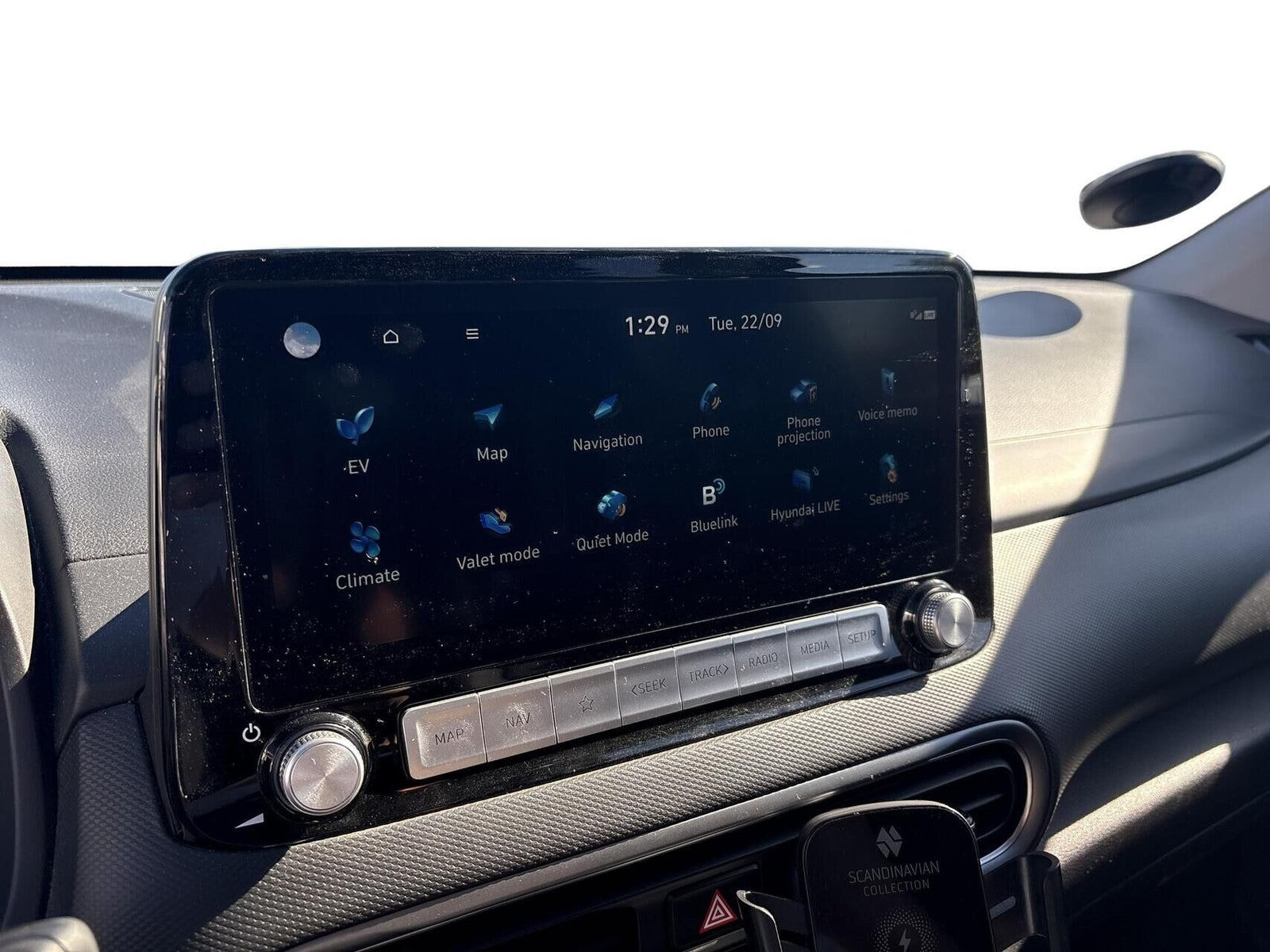 Grå Hyundai Kona fra 2023