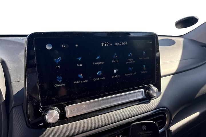 Grå Hyundai Kona fra 2023