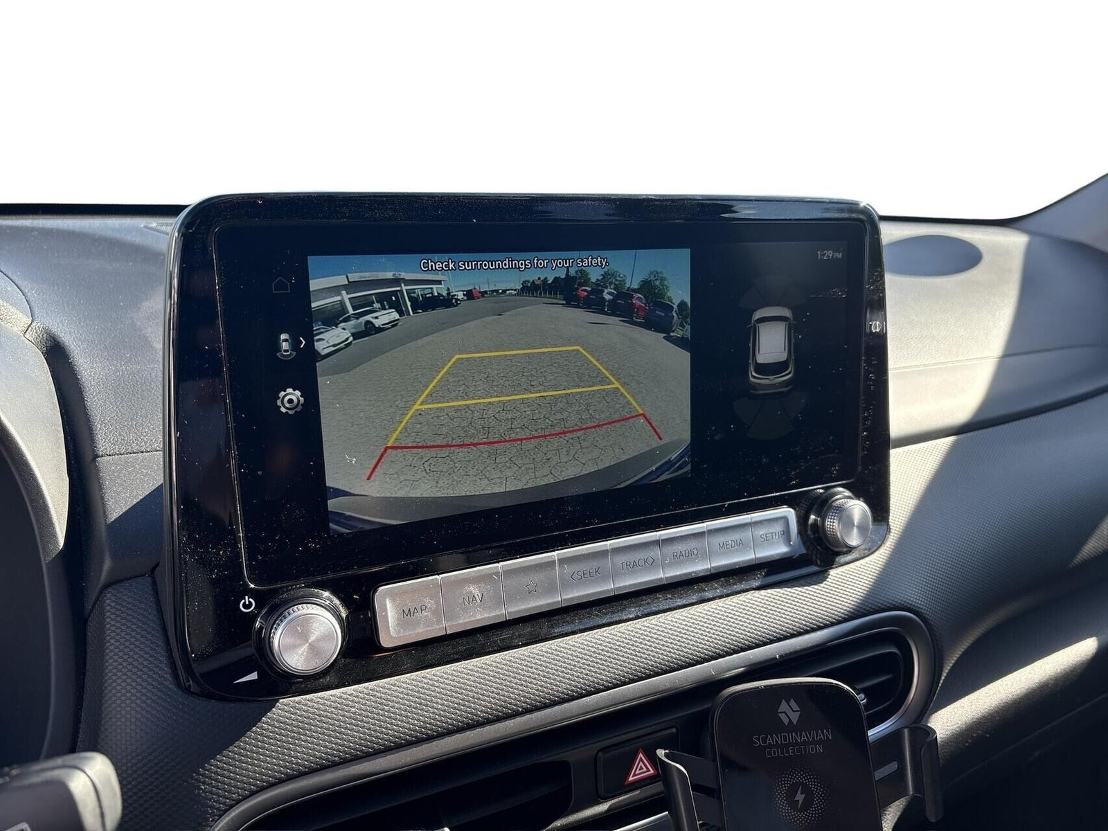 Grå Hyundai Kona fra 2023
